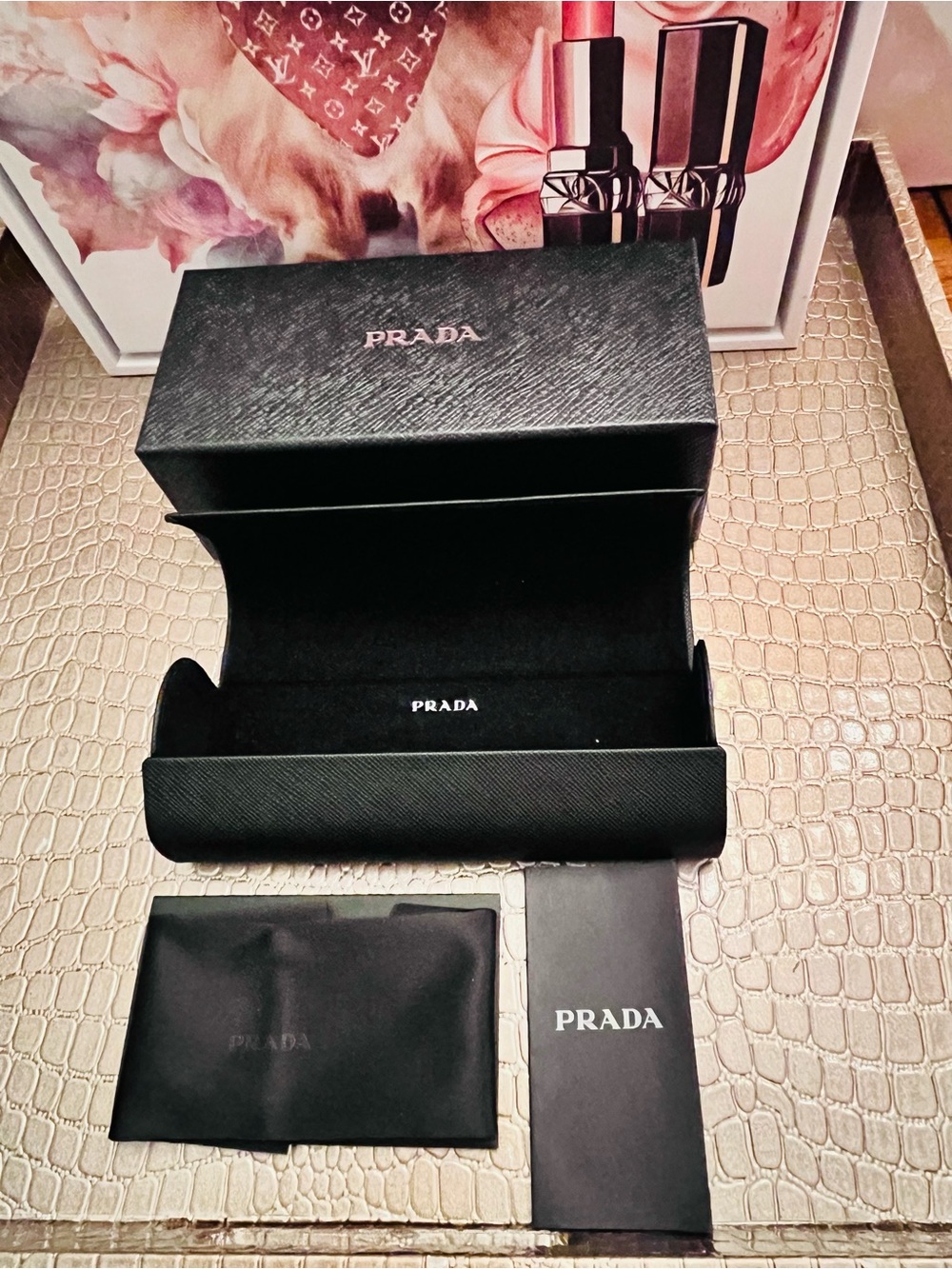 Prada Authentic Eyewear Case in Saffiano Leather w/Protective Box & Linen (EUC)